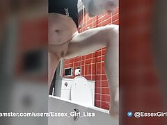 British MILF Lisa pissing in the bath