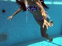 Andreina De Luxe in erotic underwatershow