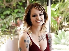 Tattooed girls are the best and Sammie Six can really suck a dick
